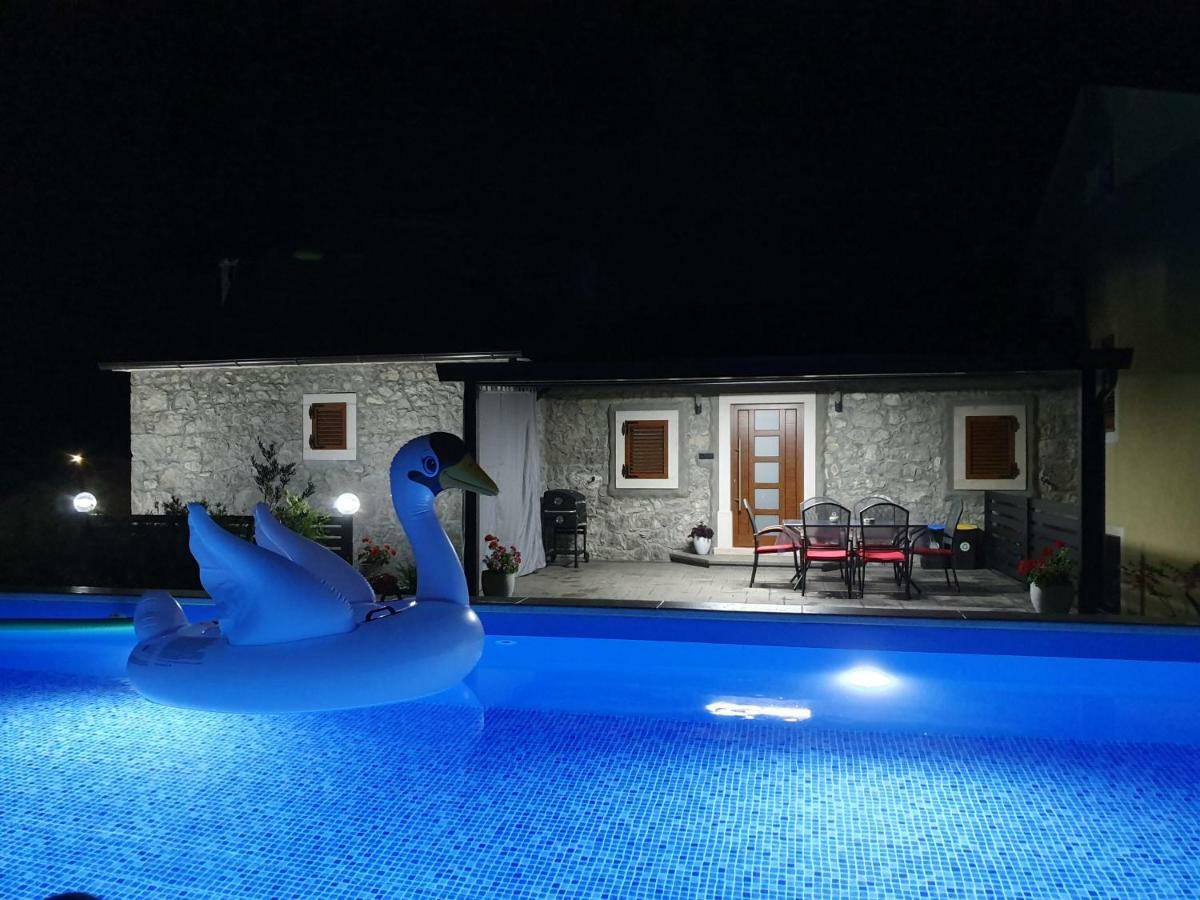 Villa Kos Lupoglav  Екстериор снимка