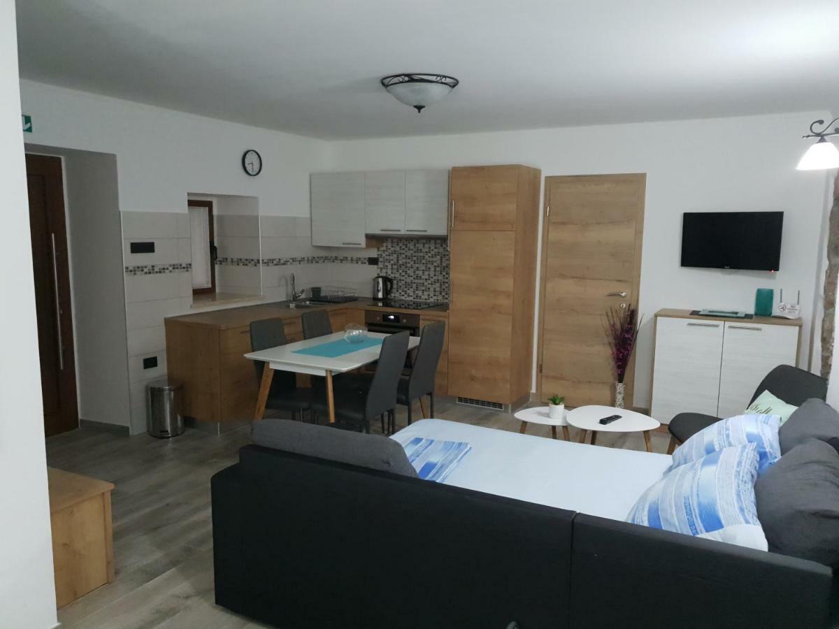 Villa Kos Lupoglav  Екстериор снимка